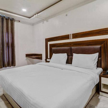 Super Collection O Yamuna Palace Near Gomti Riverfront Park Hasanganj Экстерьер фото