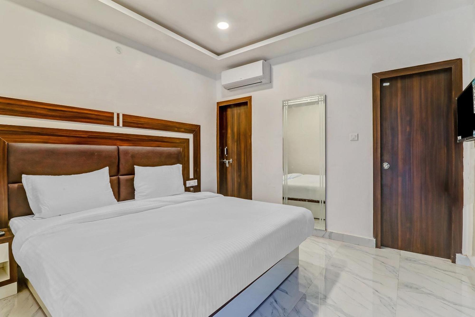 Super Collection O Yamuna Palace Near Gomti Riverfront Park Hasanganj Экстерьер фото