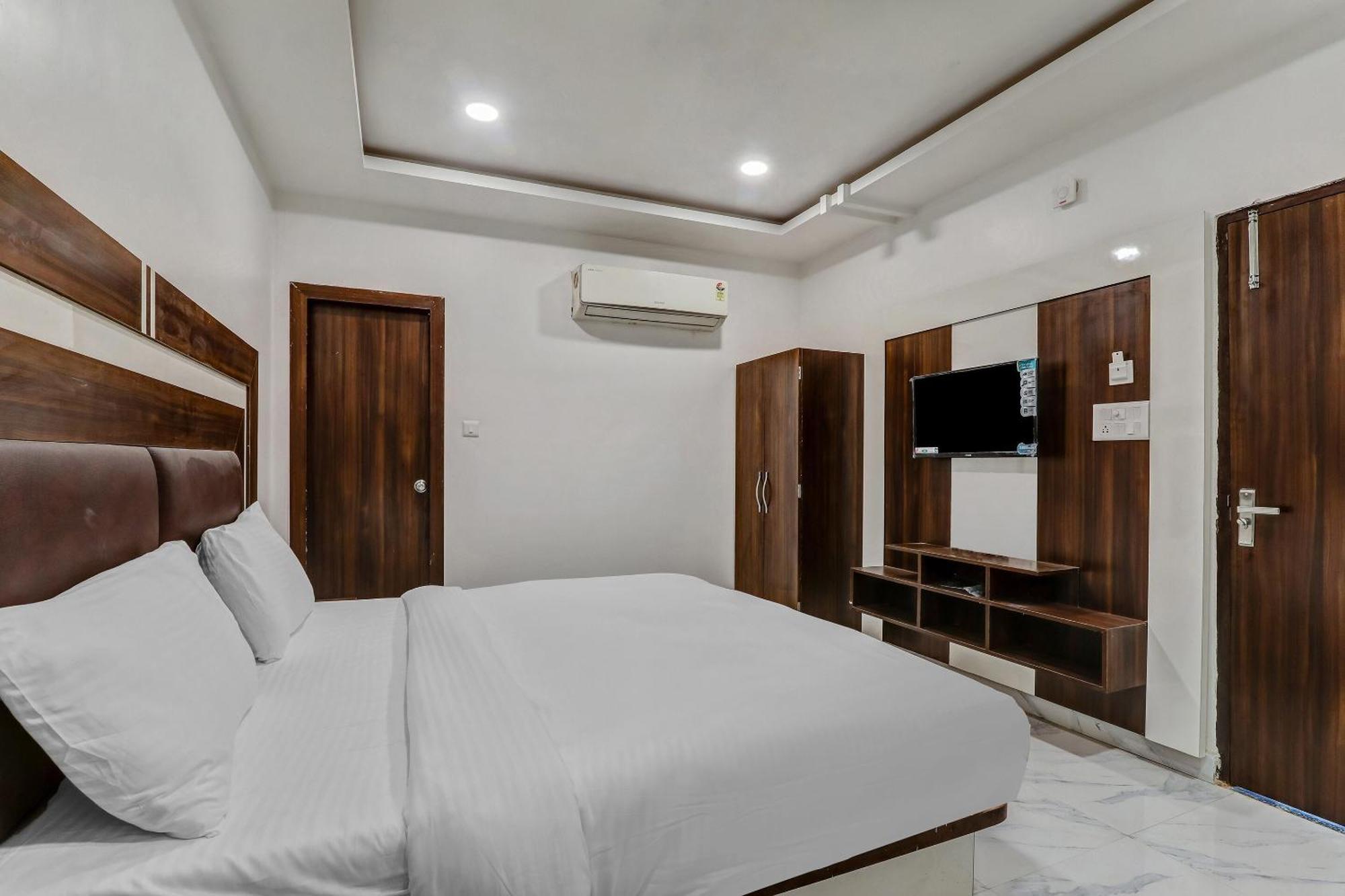 Super Collection O Yamuna Palace Near Gomti Riverfront Park Hasanganj Экстерьер фото
